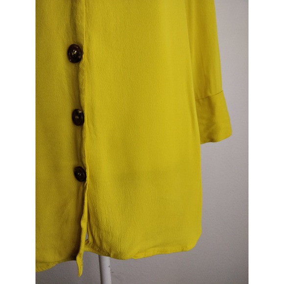 3/$15 RD + Koko Yellow V-neck Button Front Open Back Blouse Women's Size M - Picture 3 of 10